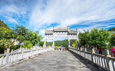 “五一”假期，測溫門助力各大景區(qū)疫情防控